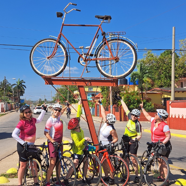 groupe de cyclistes à cuba